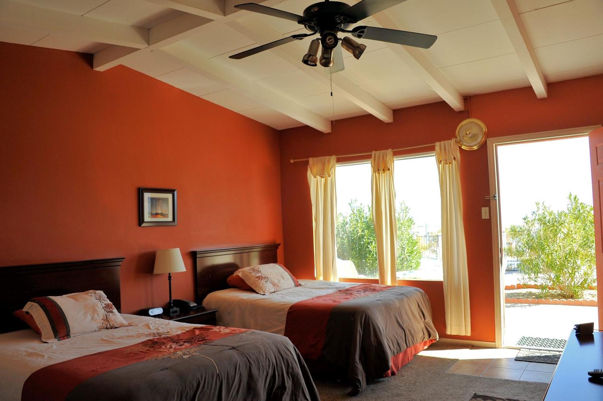 טוונטיניין פאלמס Harmony Motel חדר תמונה
