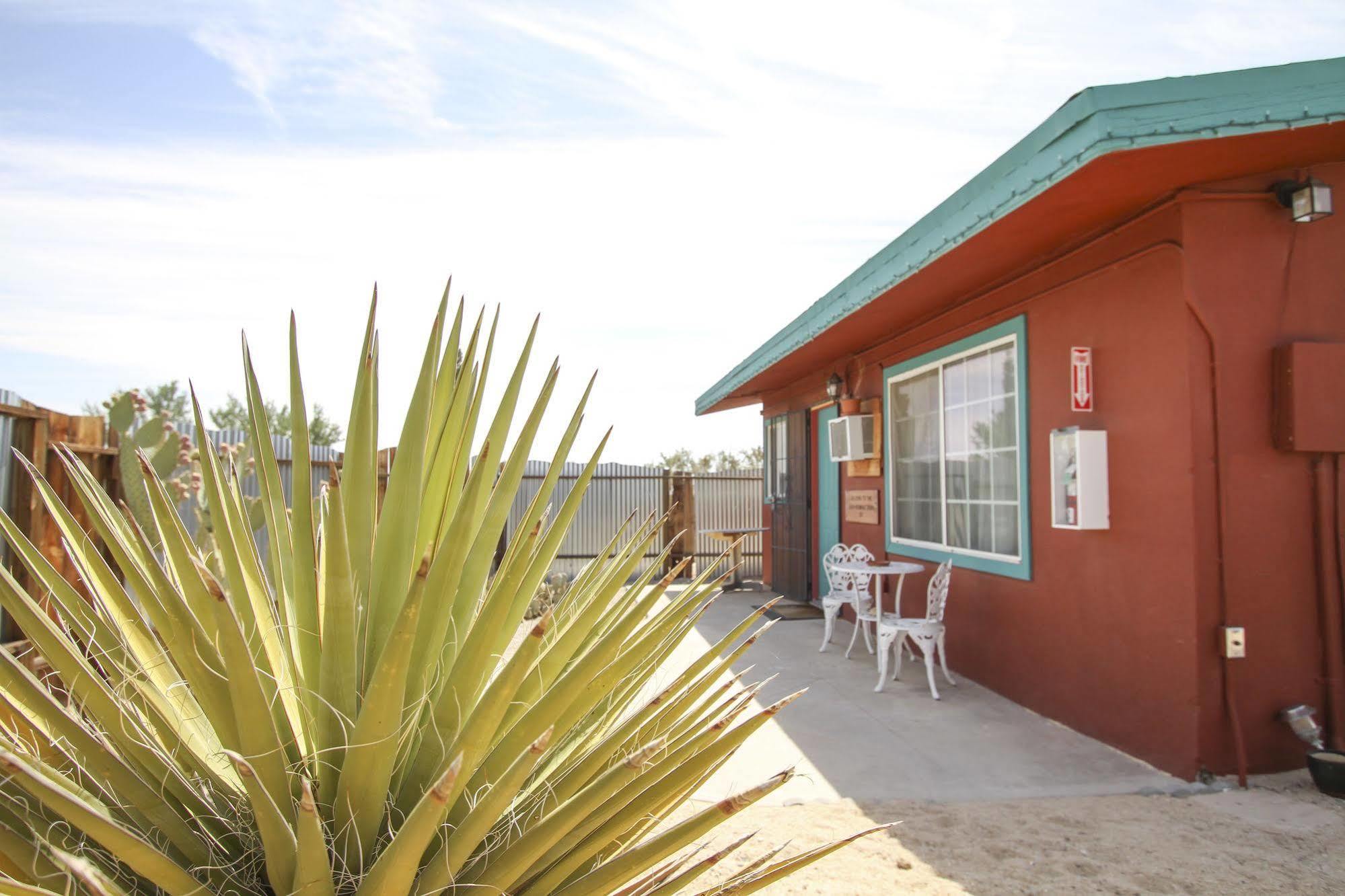 טוונטיניין פאלמס Harmony Motel מראה חיצוני תמונה