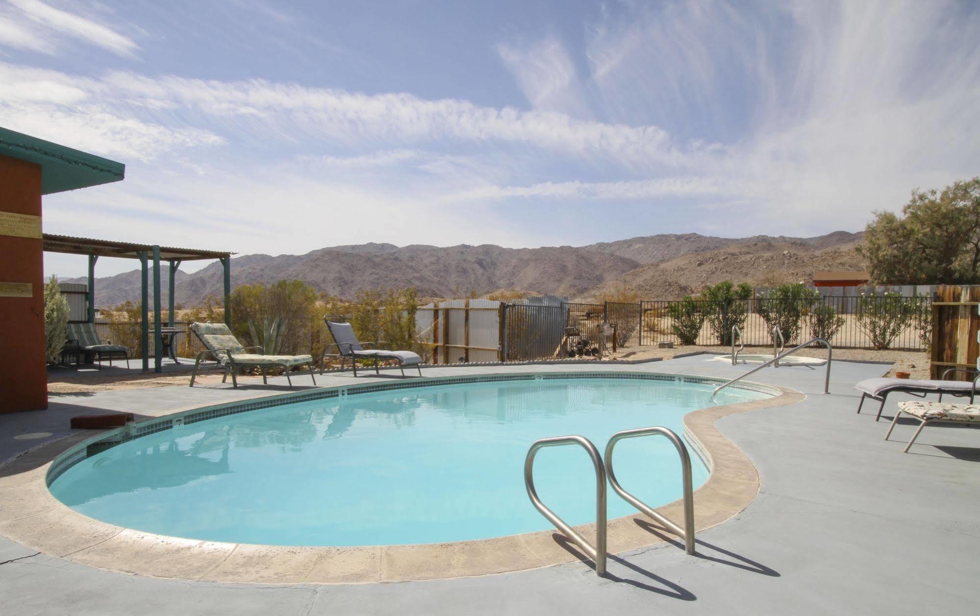 טוונטיניין פאלמס Harmony Motel מראה חיצוני תמונה