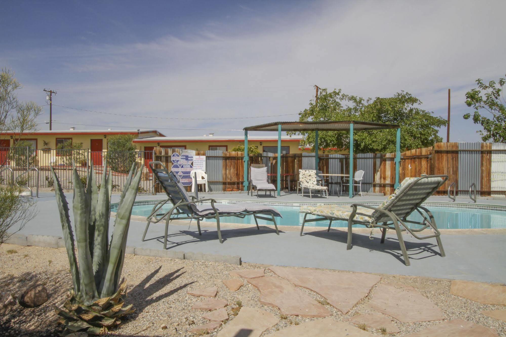 טוונטיניין פאלמס Harmony Motel מראה חיצוני תמונה