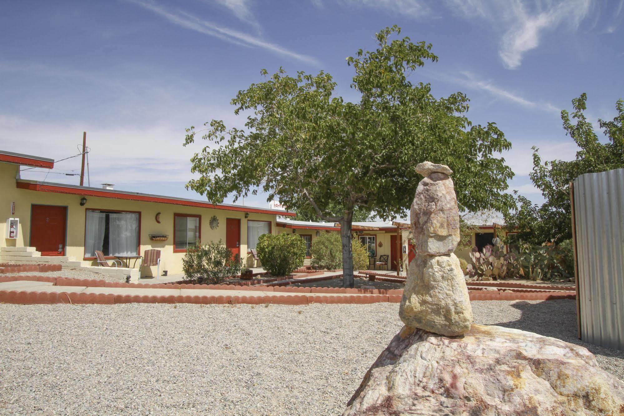 טוונטיניין פאלמס Harmony Motel מראה חיצוני תמונה