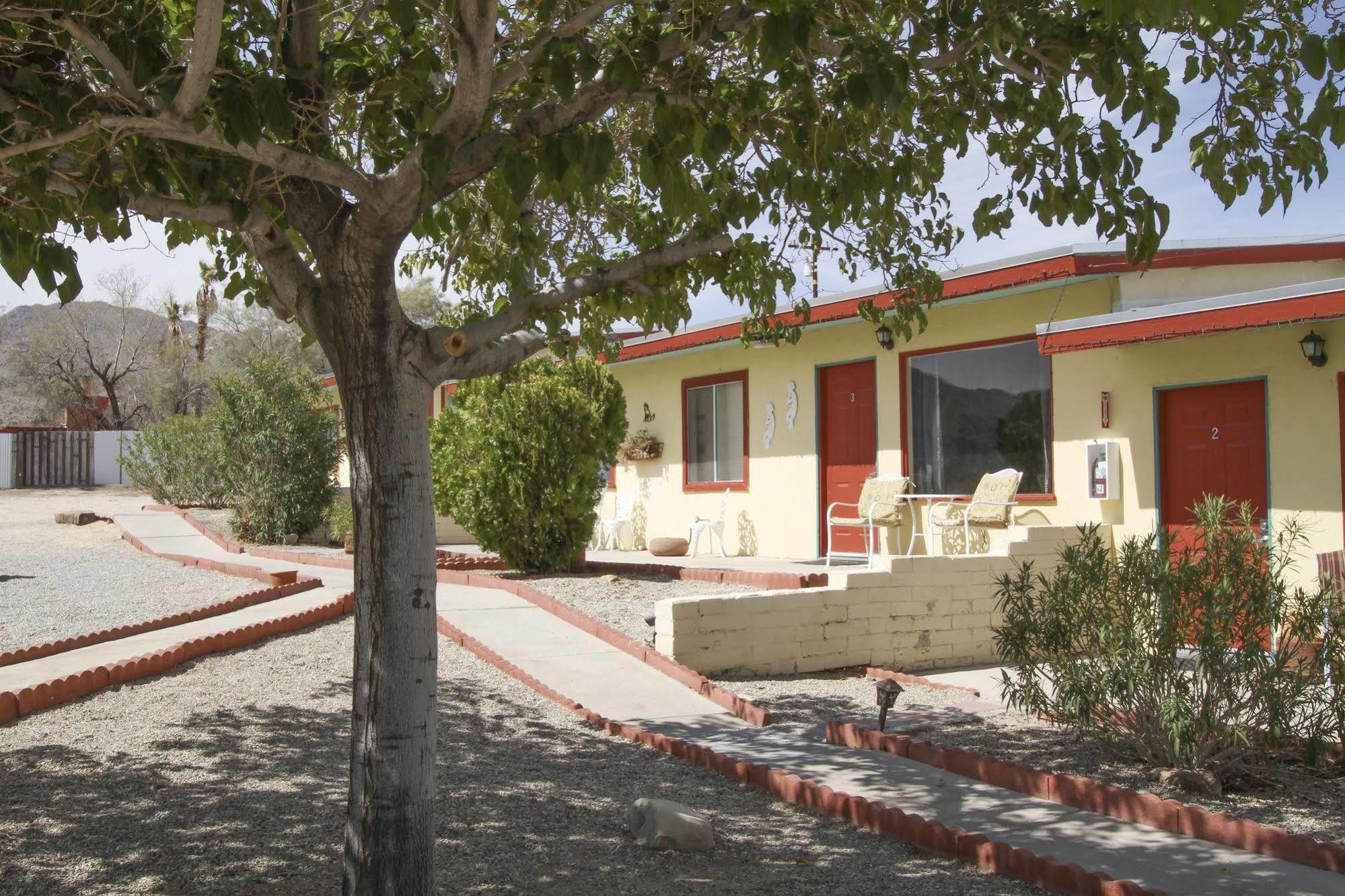 טוונטיניין פאלמס Harmony Motel מראה חיצוני תמונה