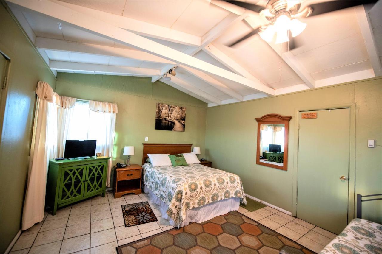 טוונטיניין פאלמס Harmony Motel מראה חיצוני תמונה